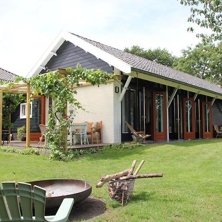 Familiehuis De Betuwe Met Prive Kunstgras Tennisbaan En Sauna Villa Erichem Eksteriør billede